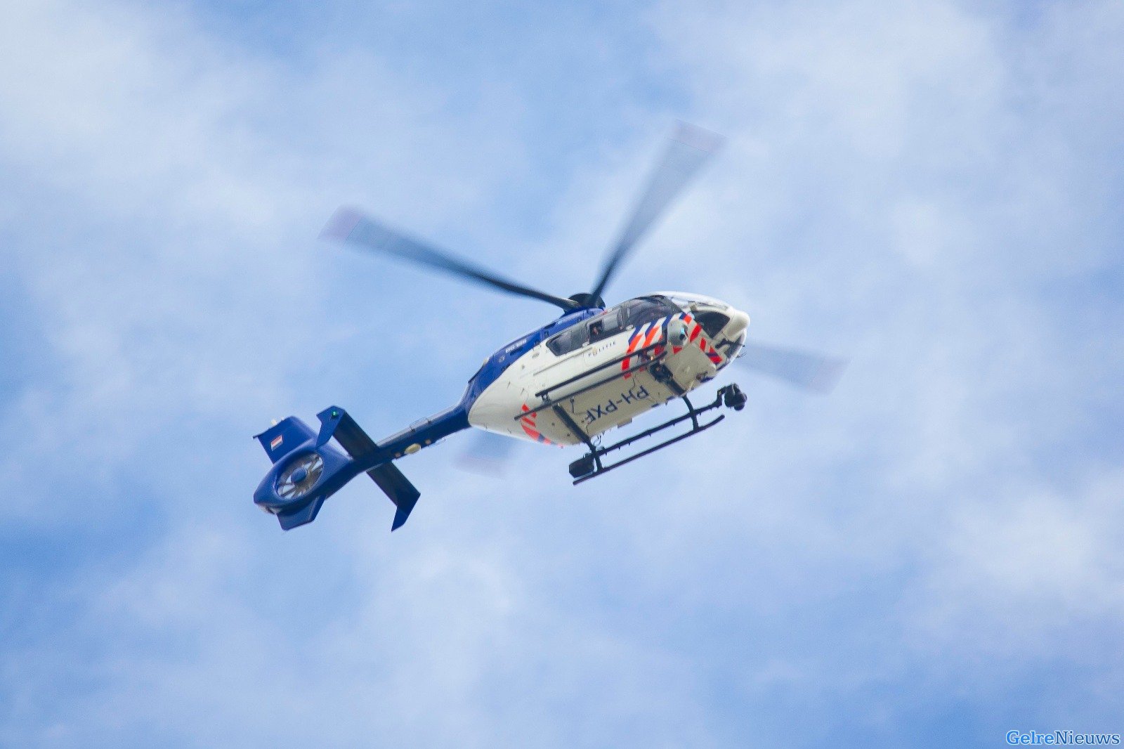 Politiehelikopter boven Nijmegen na ‘bedreiging met vuurwapen’