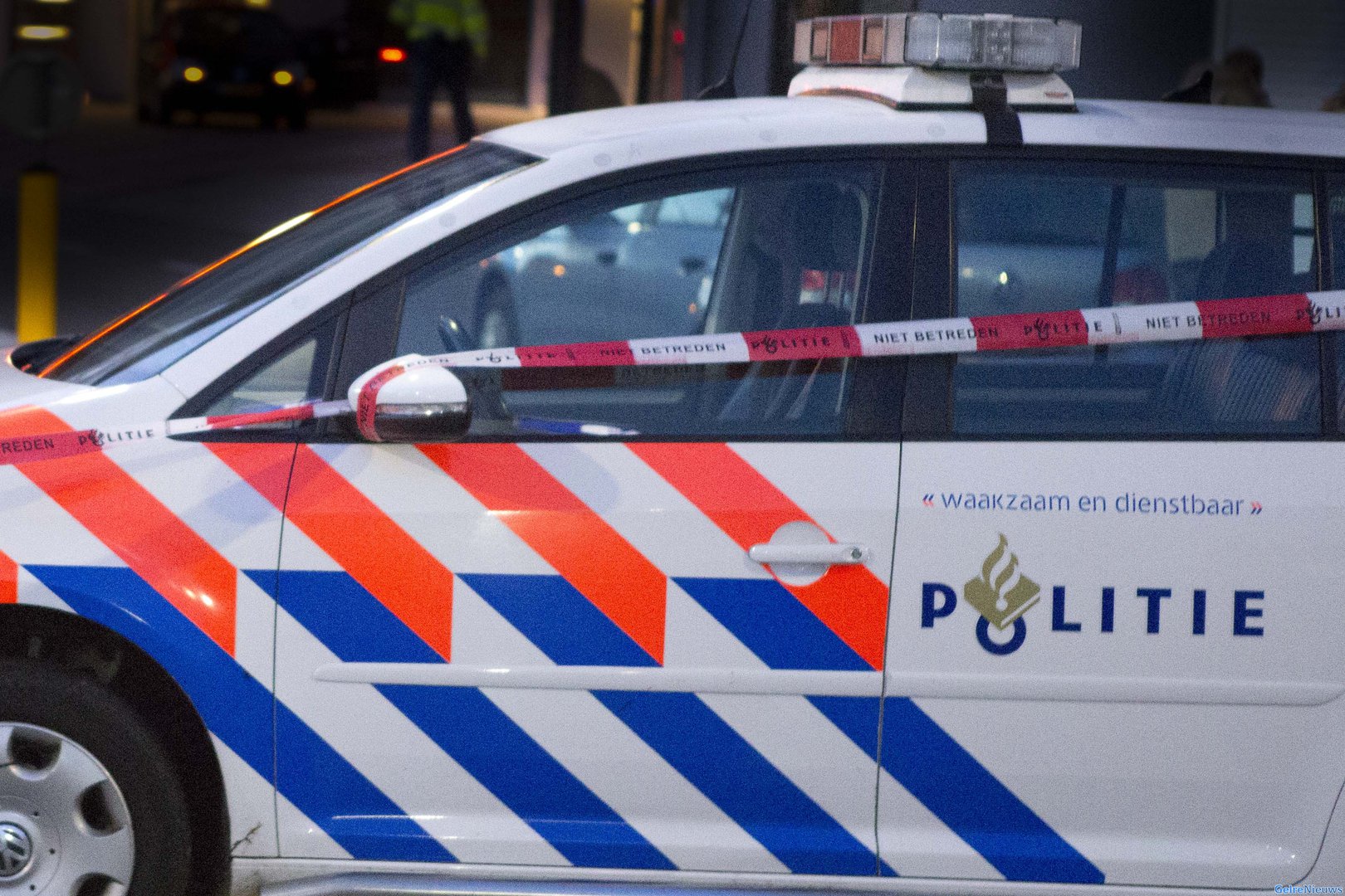 Tankstation overvallen in Apeldoorn, politie zoekt verdachte op zwarte scooter