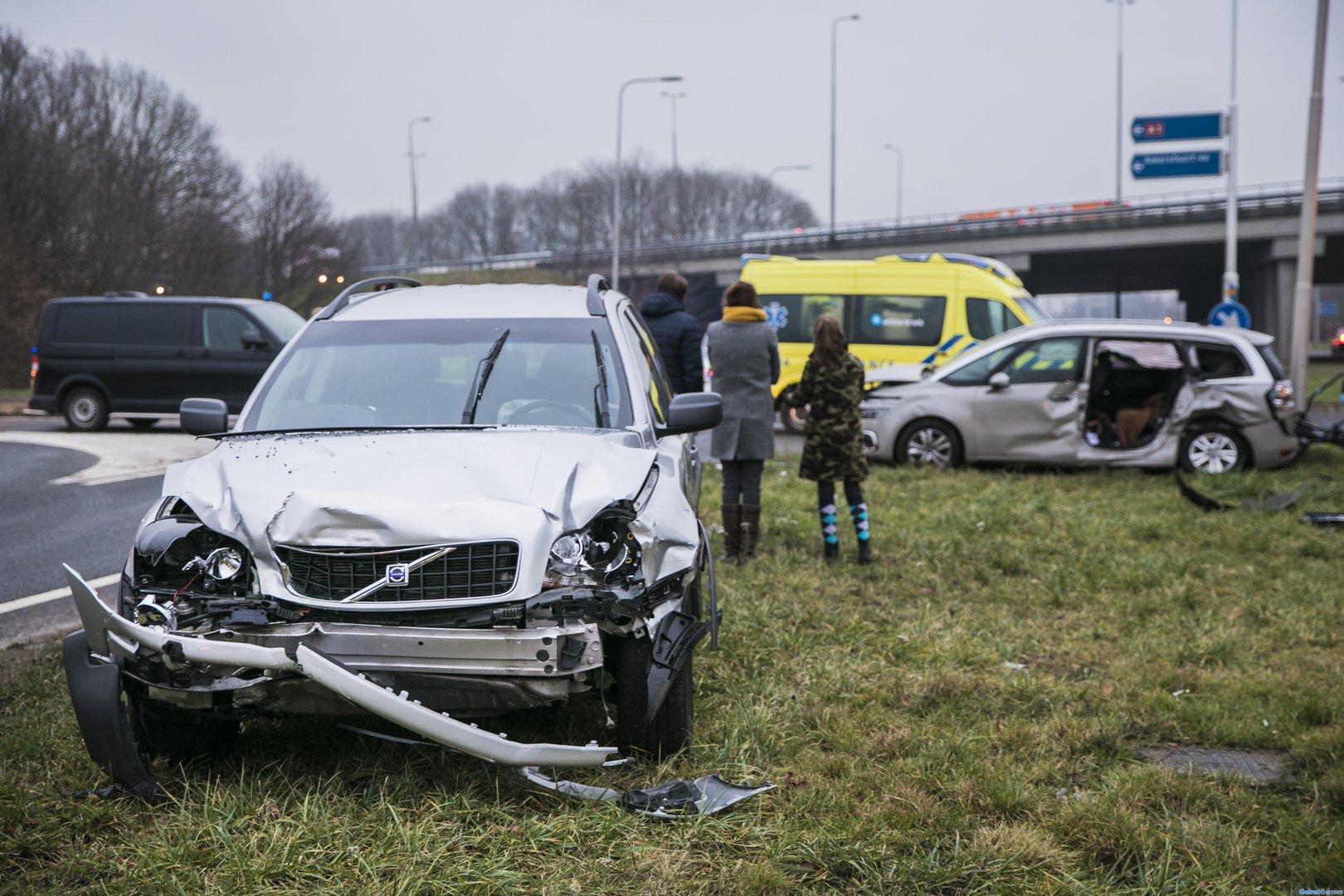 Moeder en kinderen gewond bij ongeval Apeldoorn