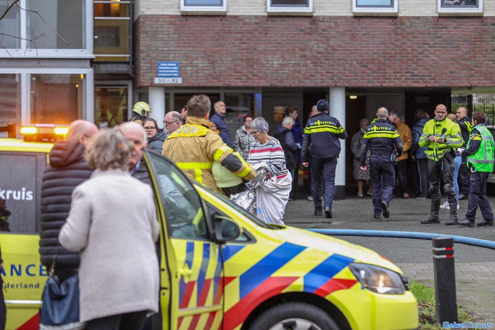 Uitslaande flat brand in Apeldoorn, twee gewonden