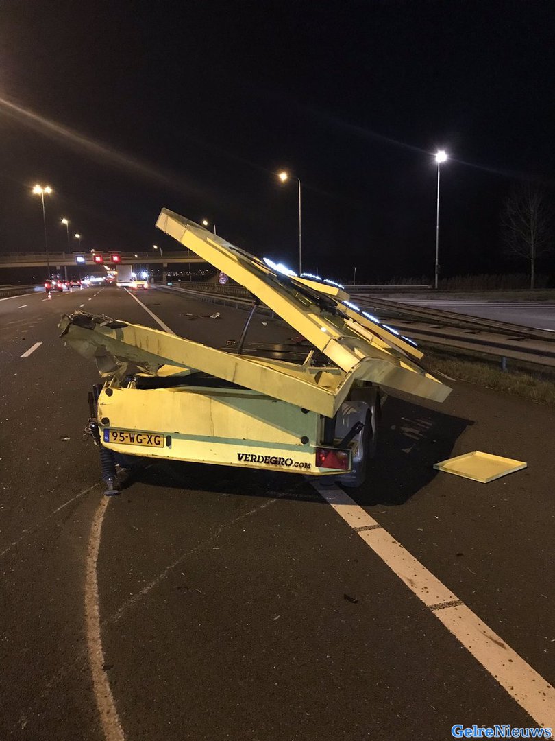 Pijlwagen geramd door vrachtwagen op A50 bij Valburg