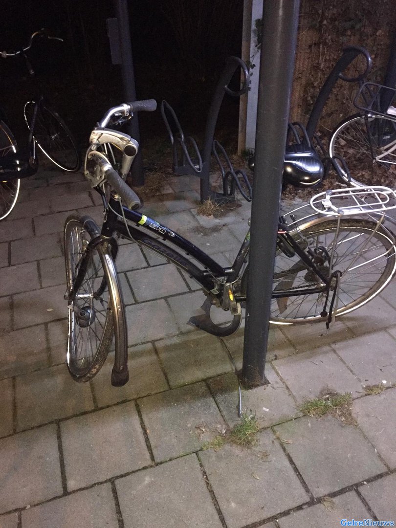 Meerdere fietsen vernield bij bushalte in Bemmel