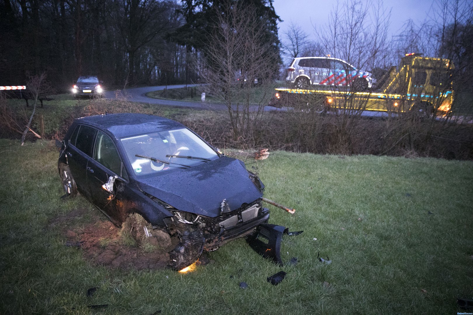 Vijftal crasht na achtervolging politie en vlucht: in trein aangehouden