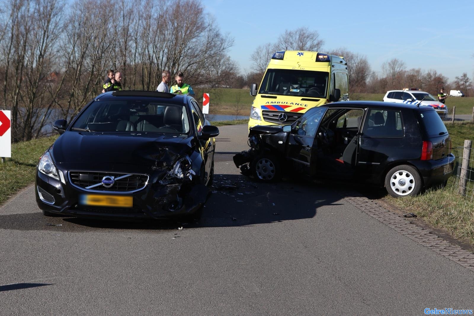 Vrouw gewond bij aanrijding op Waaldijk in Bemmel