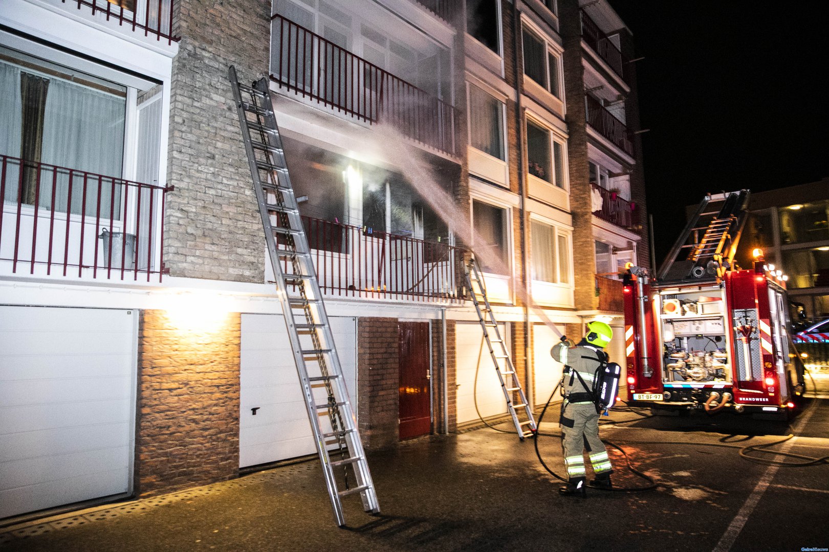 Uitslaande brand verwoest appartement in Huissen