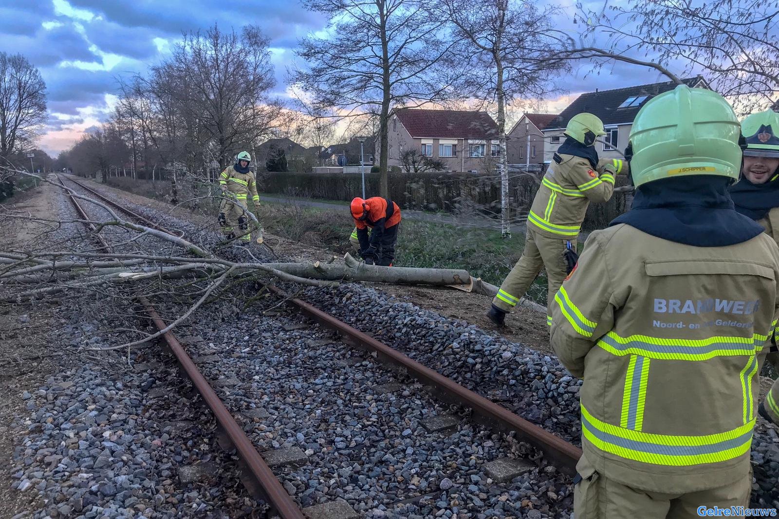 Auto’s botsen op kruising in Gendt