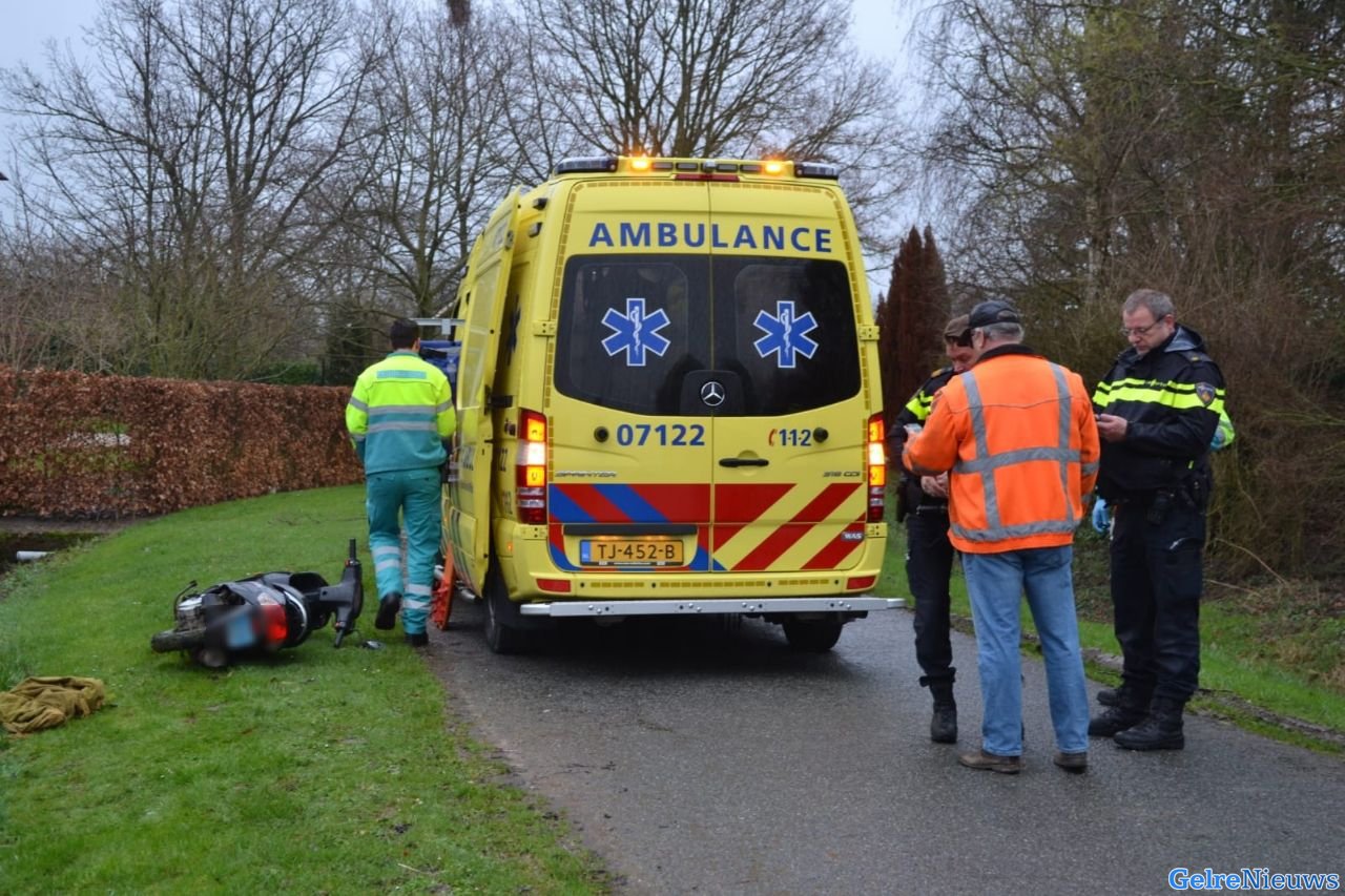 Persoon zwaargewond na val van snorscooter bij Gendt