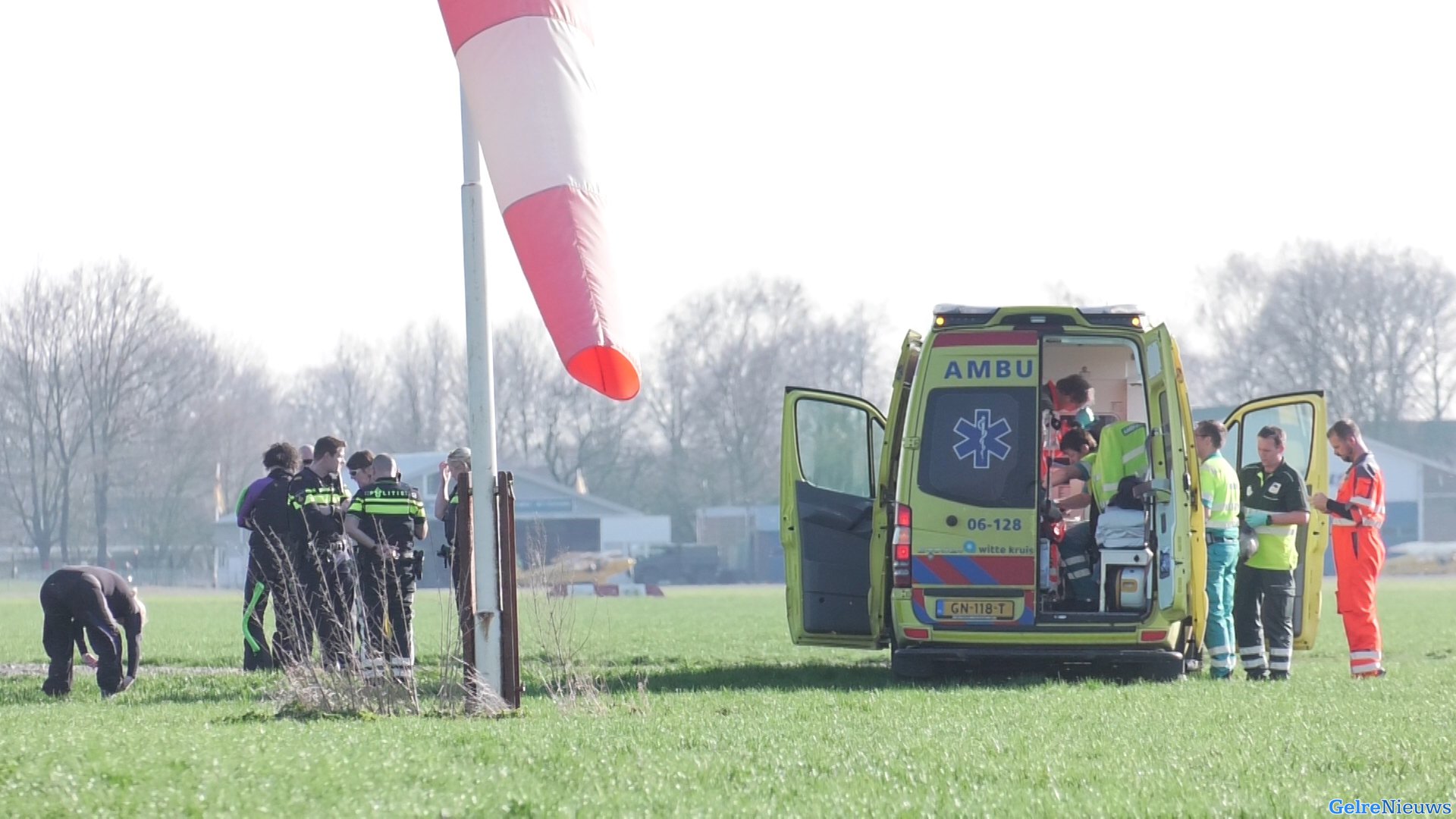 Parachutist gewond na harde landing bij Teuge