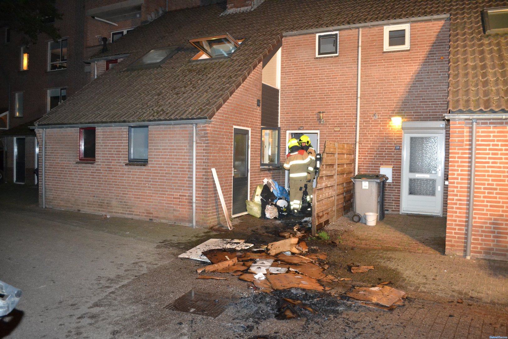 Brand in voortuin bij woning met nieuwe bewoners