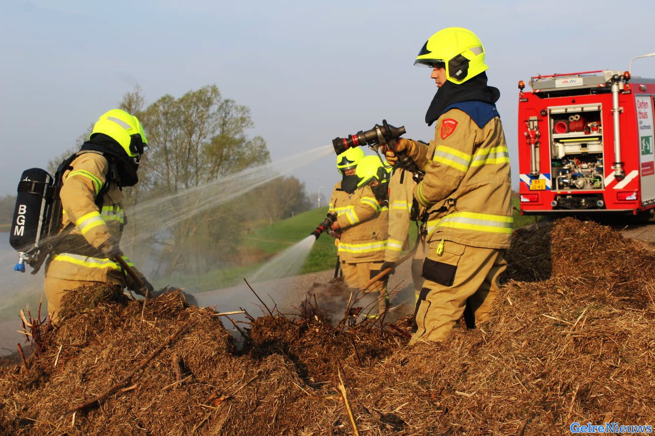 Brand in de polder van Gendt door broei