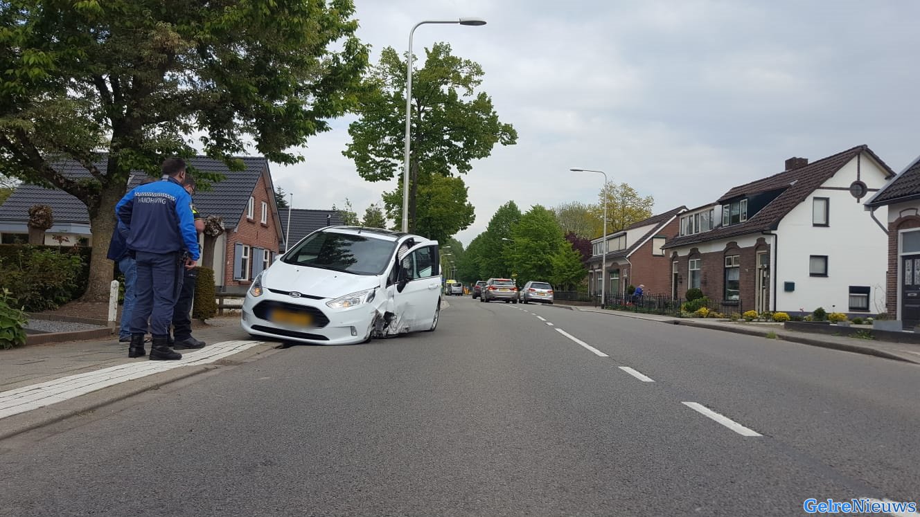 Auto verliest wiel na ongeval in Bemmel