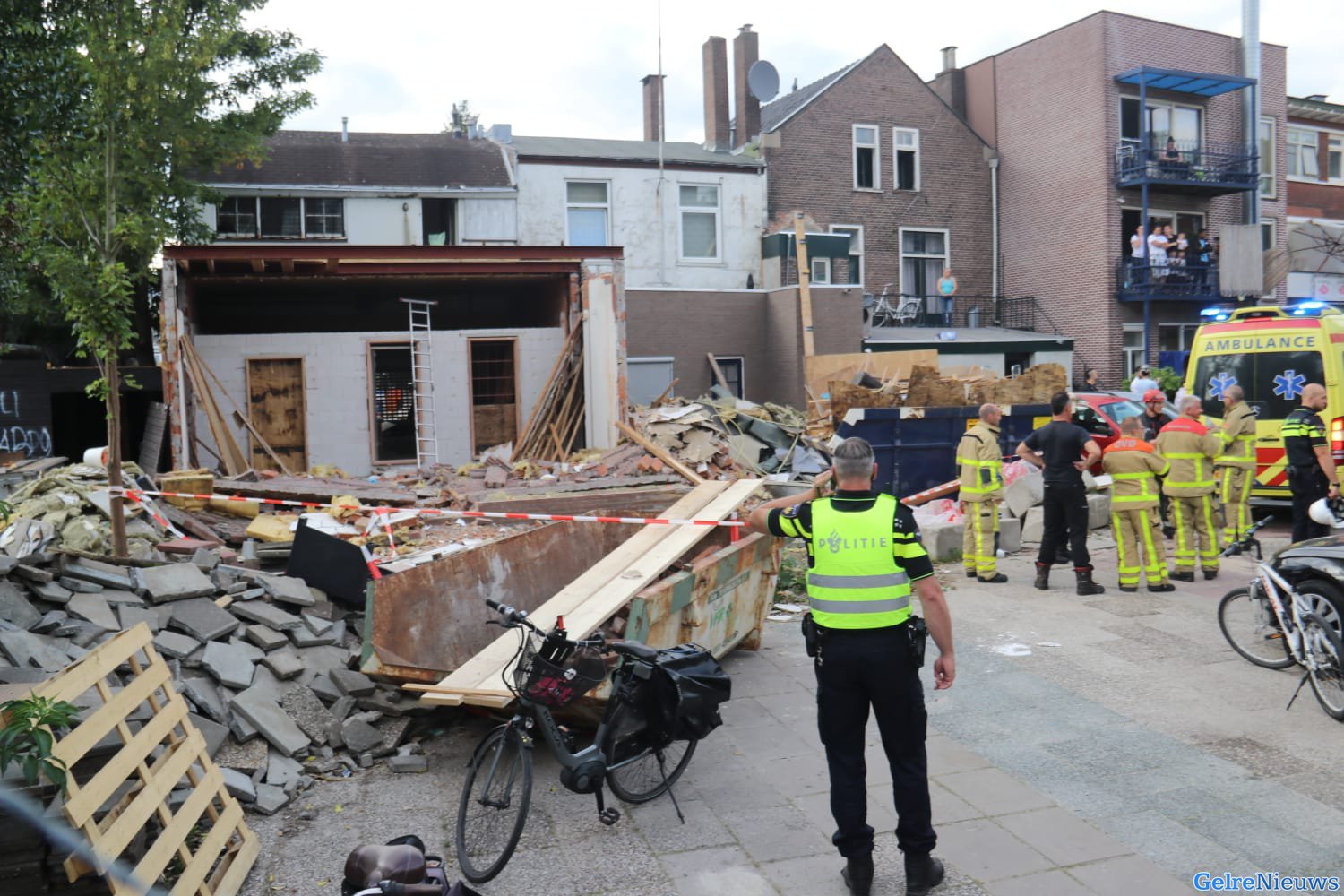 Deel van pand ingestort in Apeldoorn: één zwaargewonde