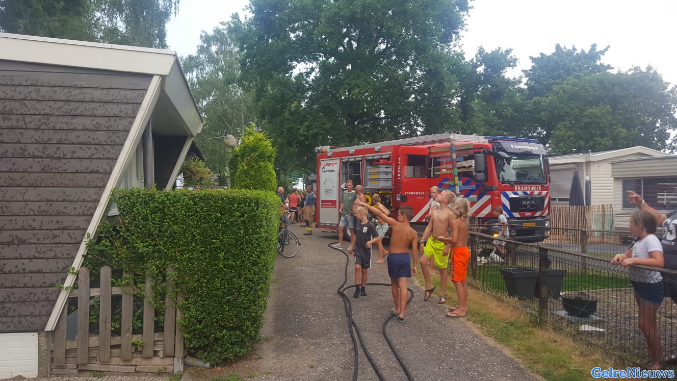 Brand in chalet in Doornenburg trekt veel bekijks