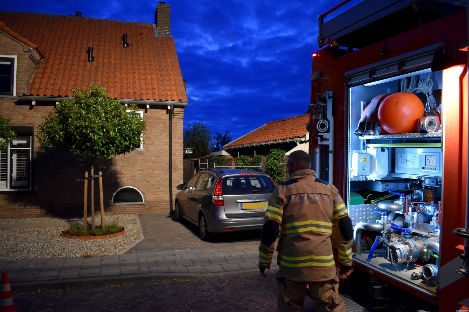 Kachel veroorzaakt brand in overkapping in Doornenburg