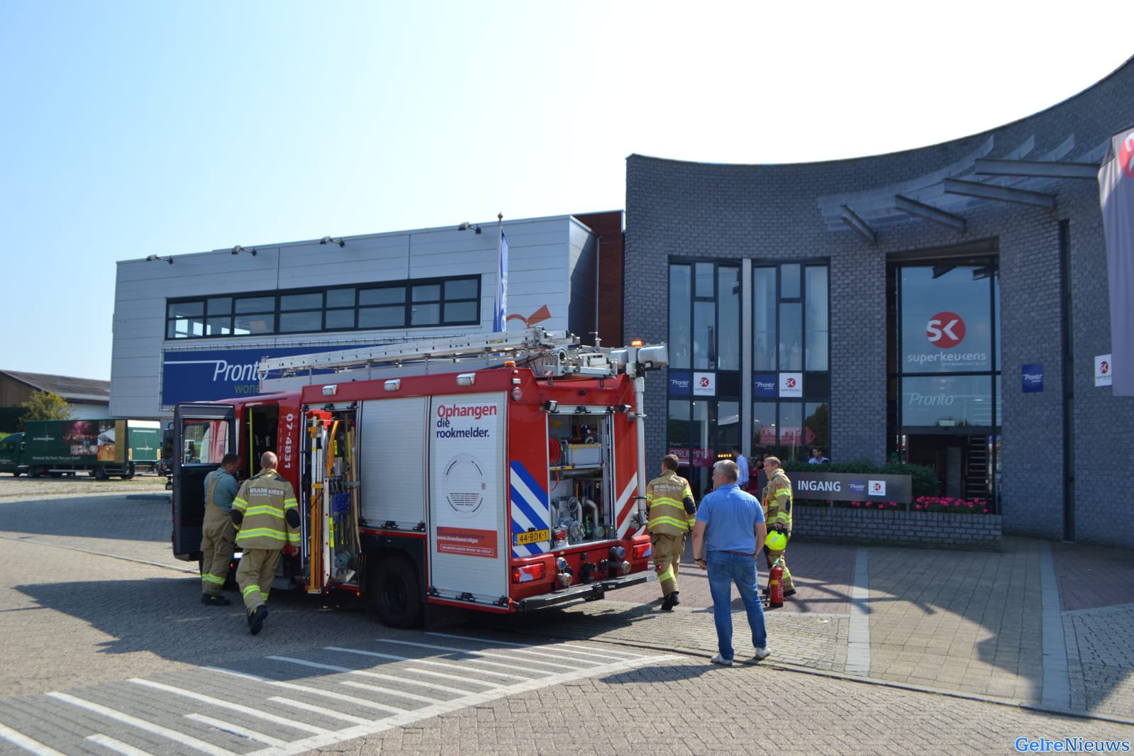 Smeulbrand bij meubelwinkel in Huissen