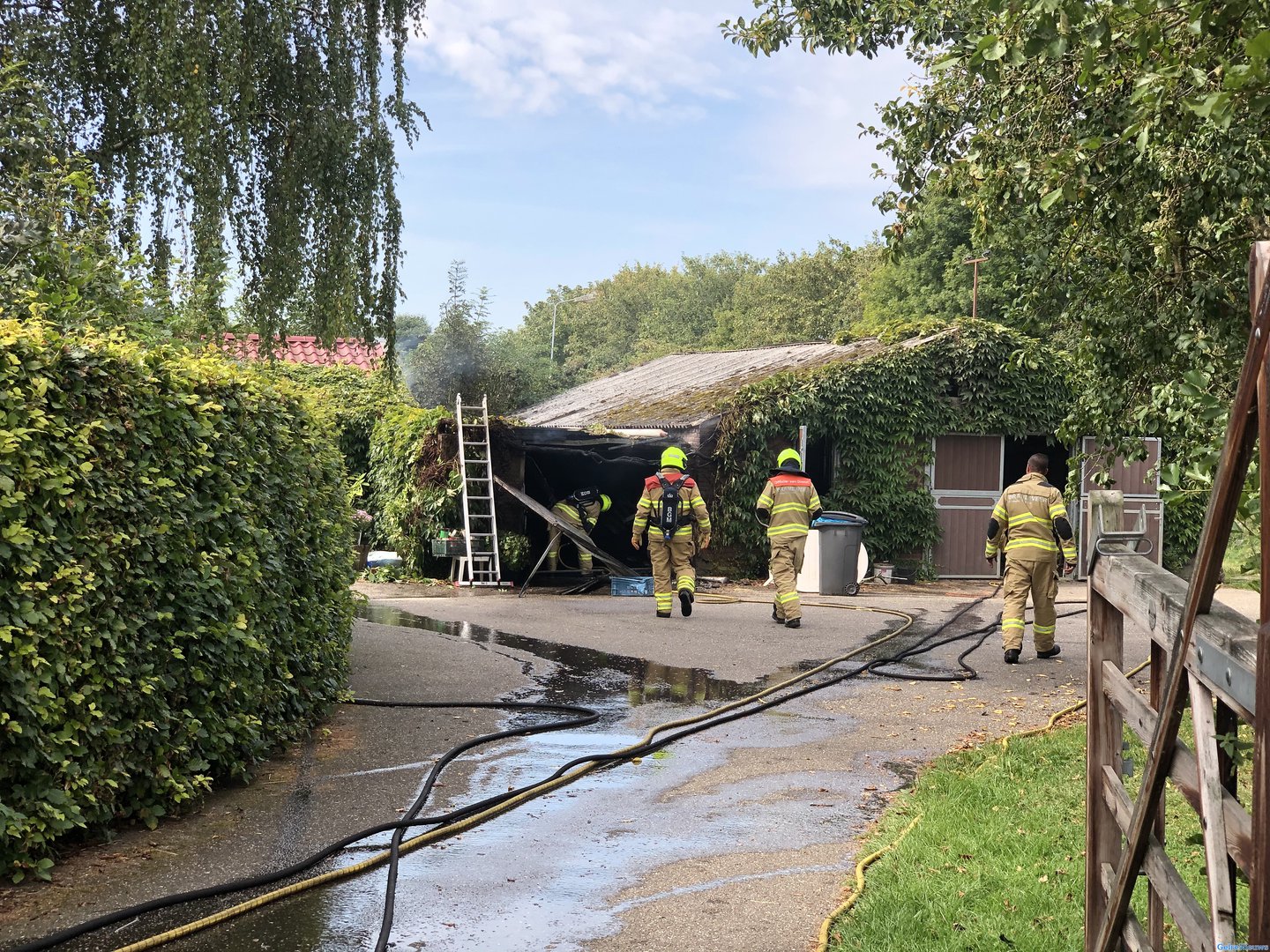 Schuur in brand op boerderij Angeren