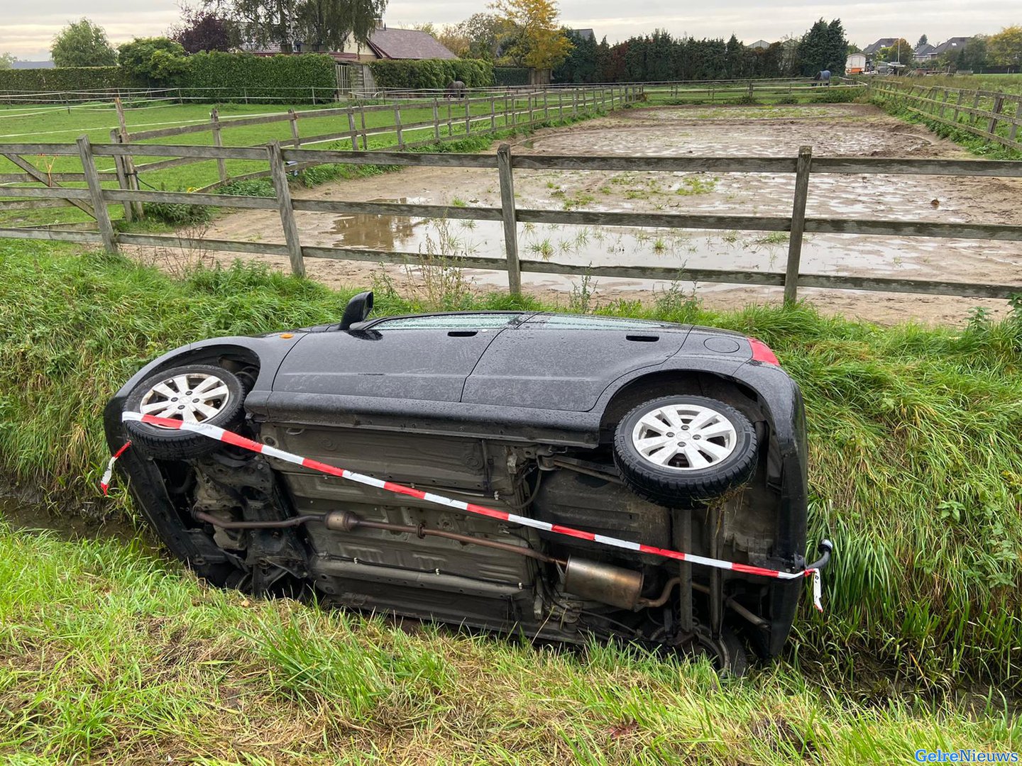 Auto aangetroffen in de sloot in Huissen