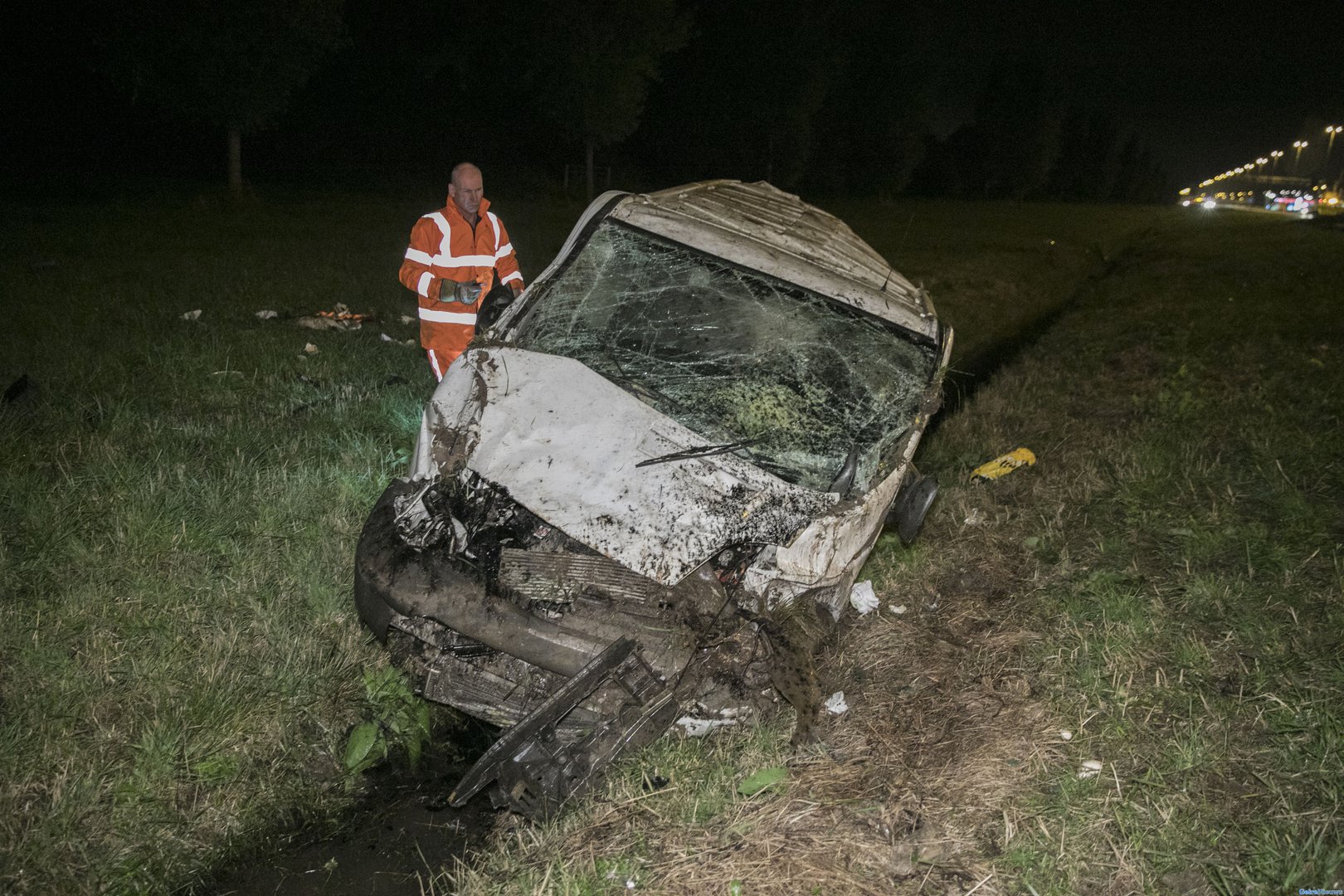 Bestelbus gelanceerd bij ongeval A50 Heteren