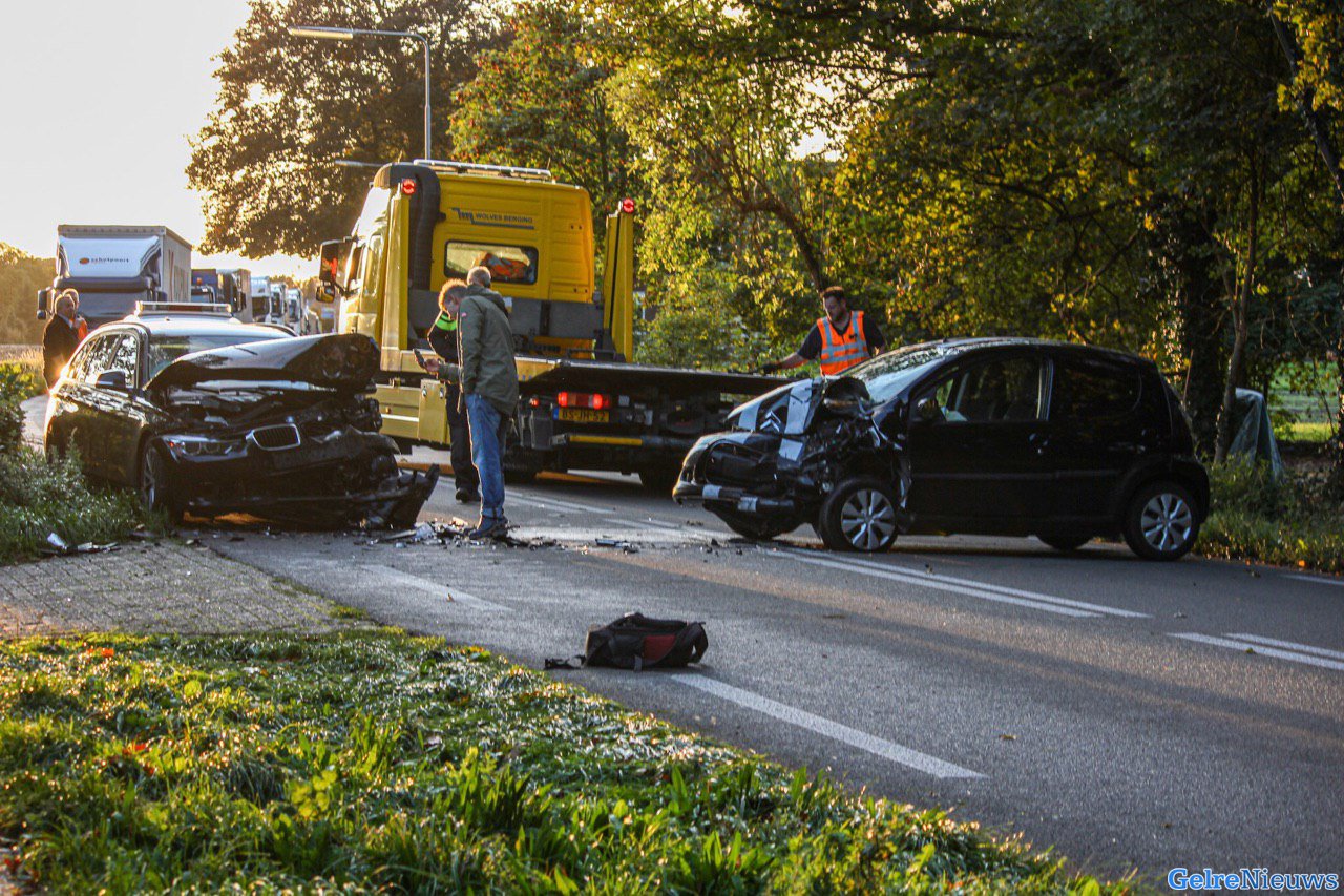 Gewonde na frontale botsing op de N787 in Eerbeek