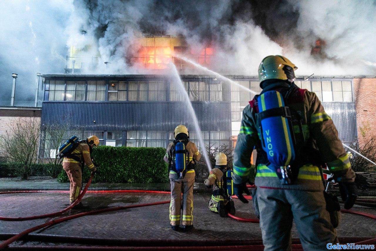 Grote brand in fabriekspand in Eerbeek: “Veel rookontwikkeling”