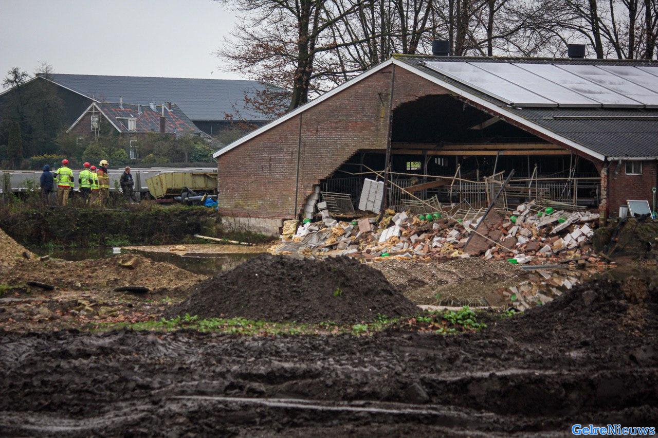 Muur van koeienstal in Hall grotendeels ingestort