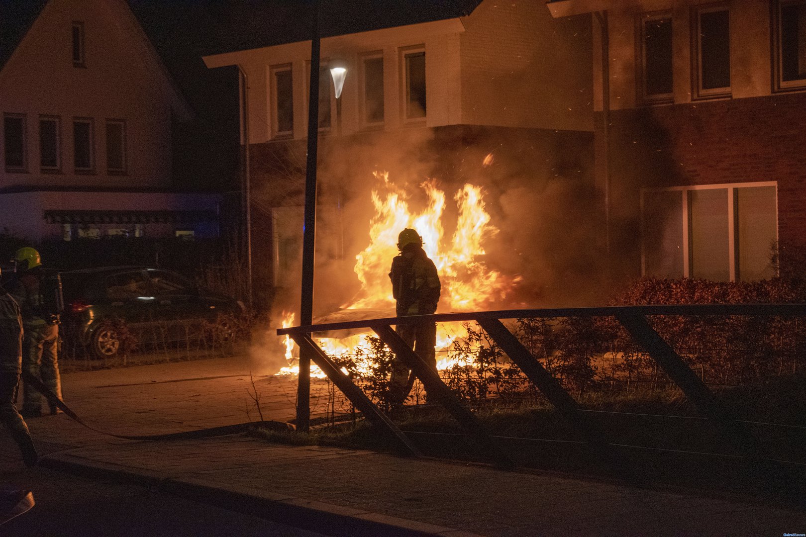 Derde nacht oprij autobrand in Nijmegen