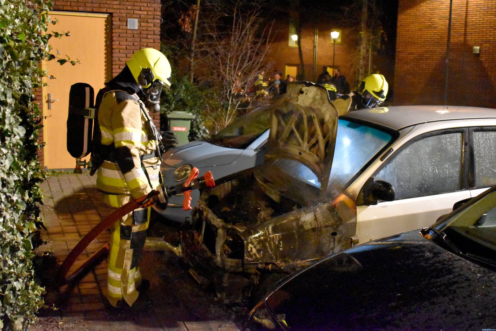 Autobrand trekt veel bekijks in woonwijk Lent