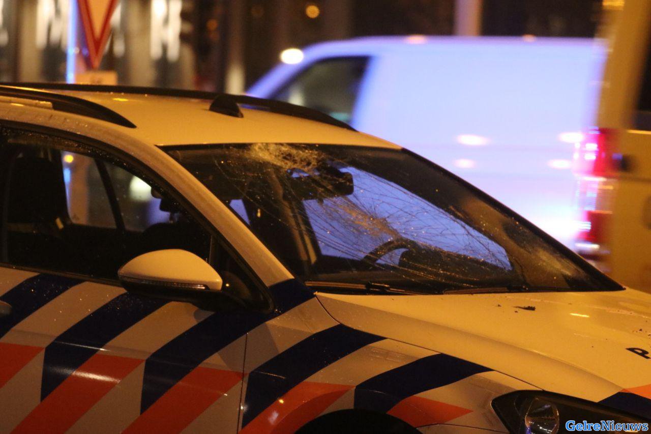 Twee fietsers gewond na aanrijding met politieauto in Apeldoorn