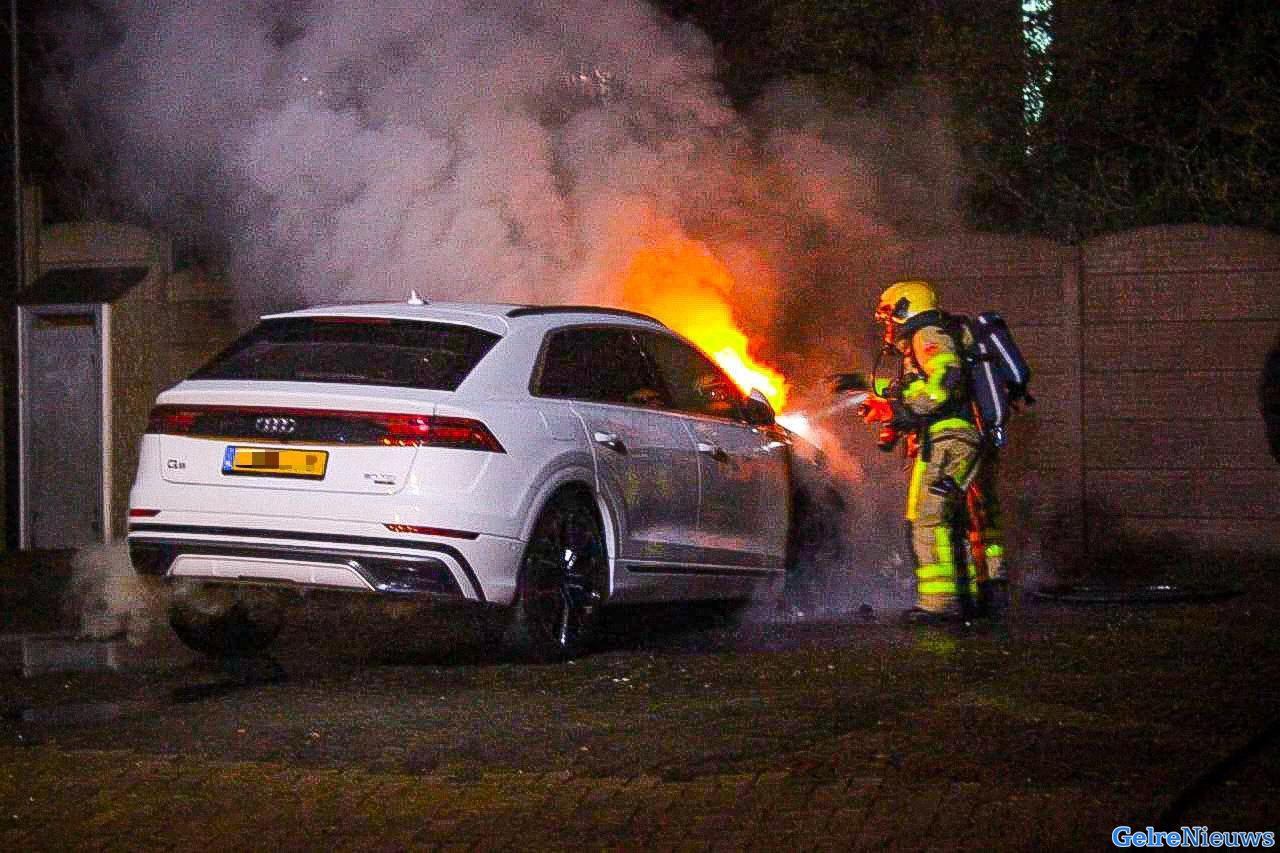 Audi Q8 gaat in vlammen op in Apeldoorn