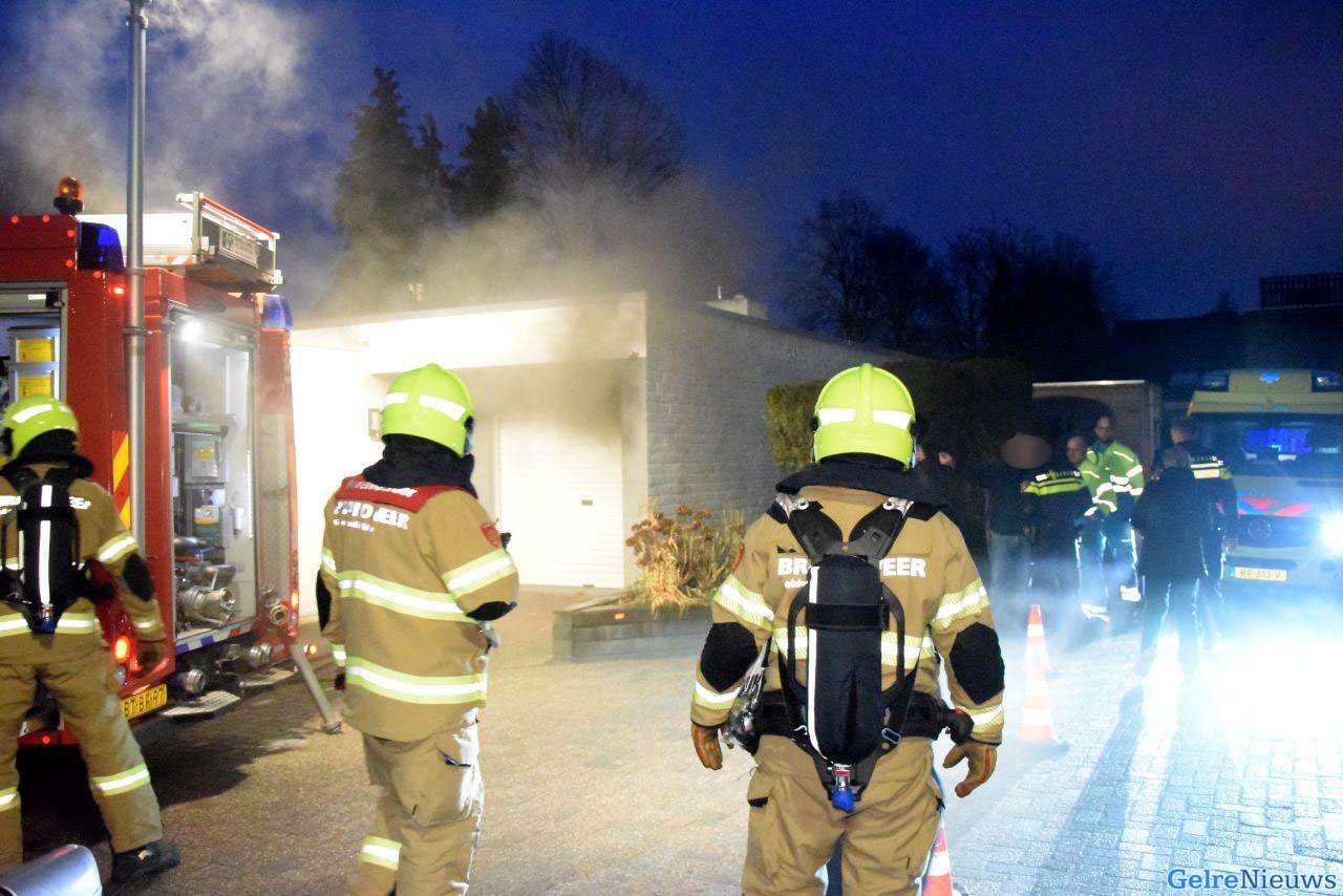 Wasmachine vliegt in brand in garage in Huissen