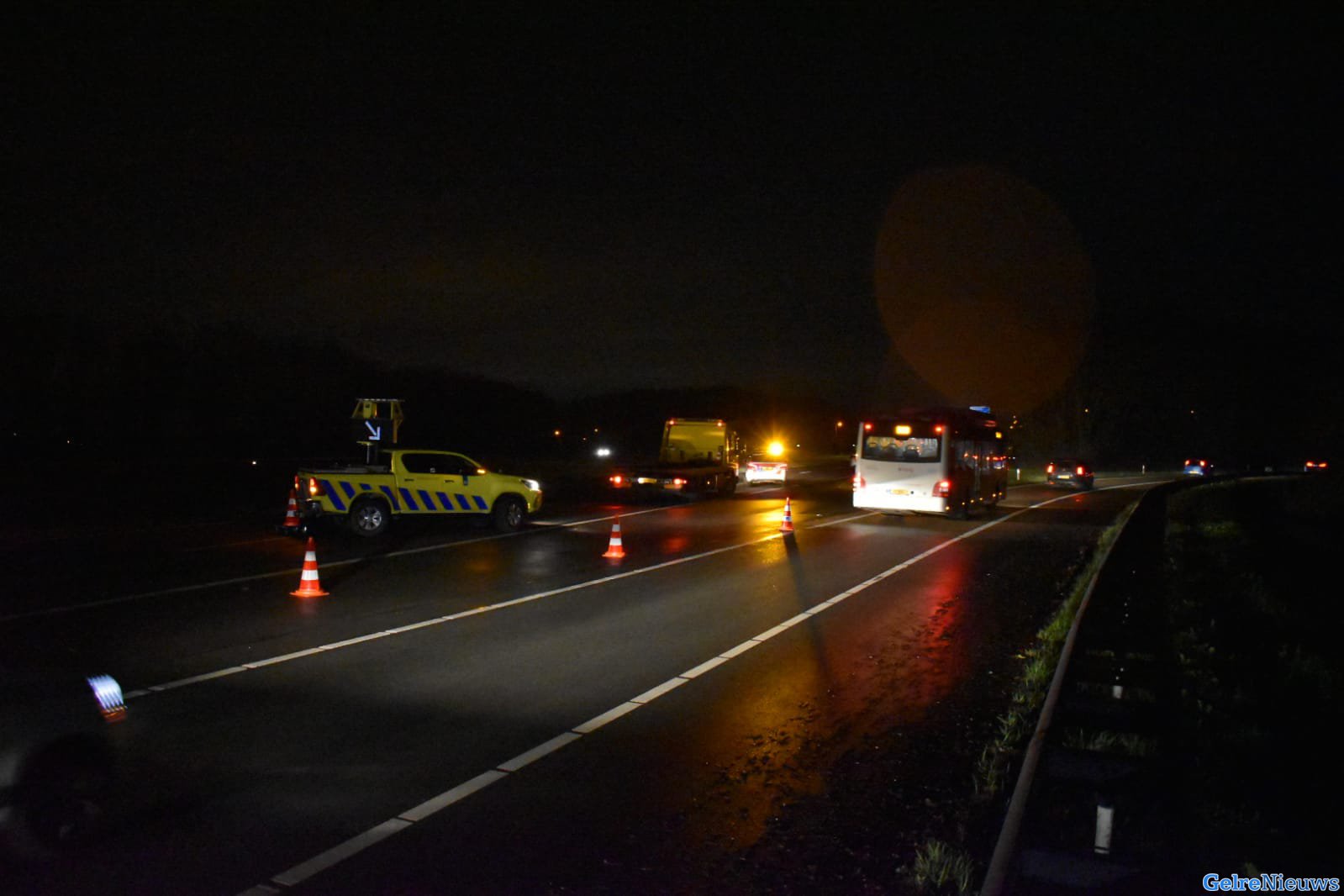 A15 bij knooppunt Ressen dicht na ongeval