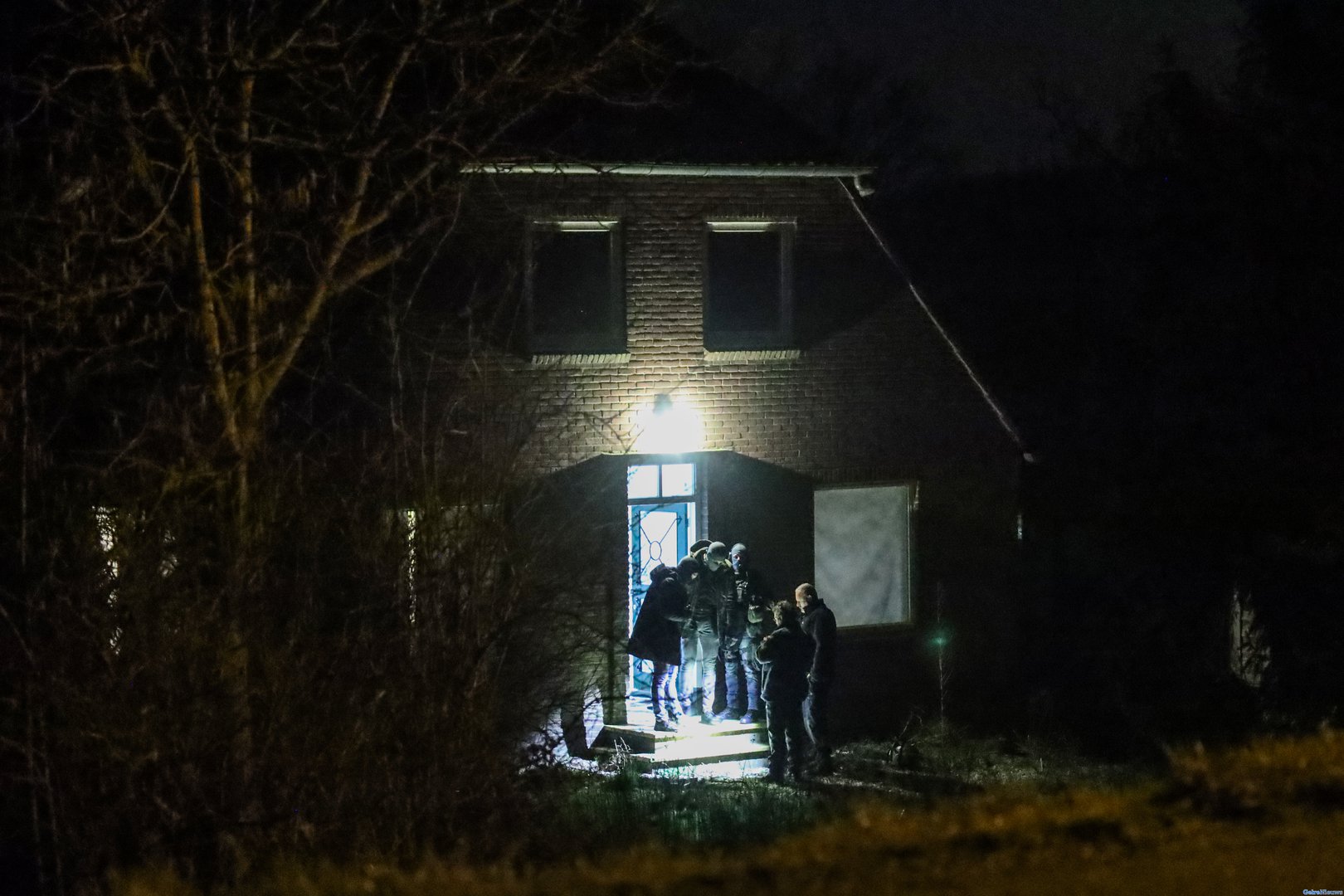 Arrestatieteam doet inval bij woonboerderij