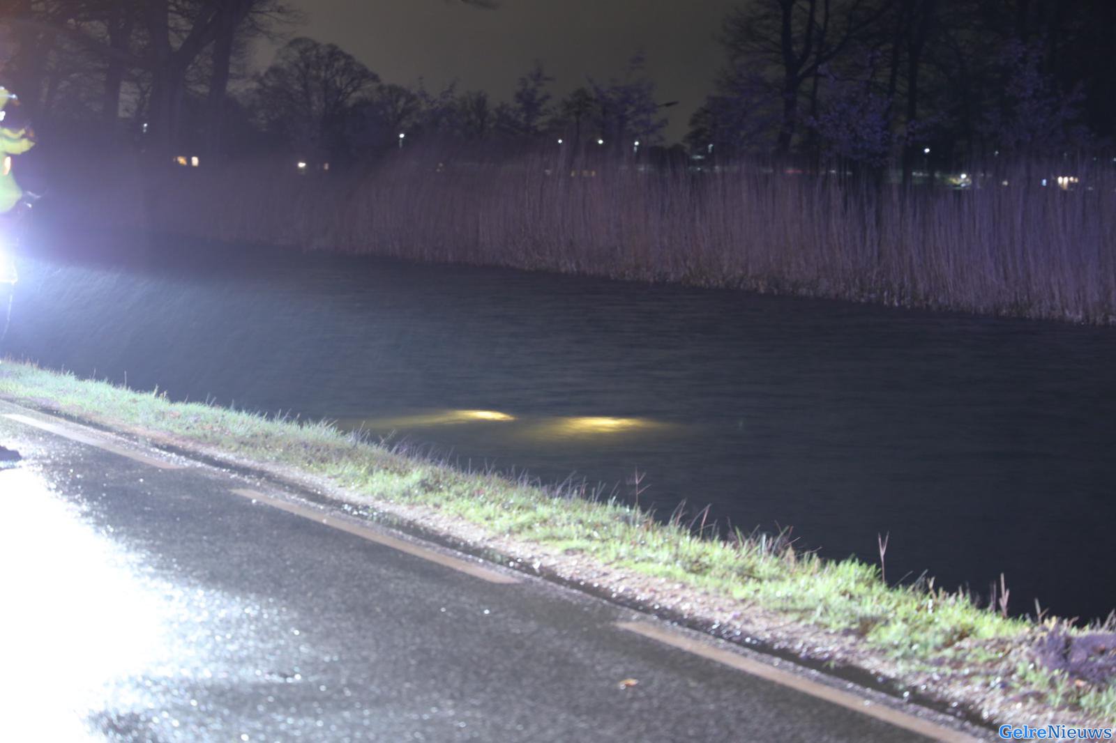 Auto belandt in Kanaal Zuid: slachtoffer gereanimeerd