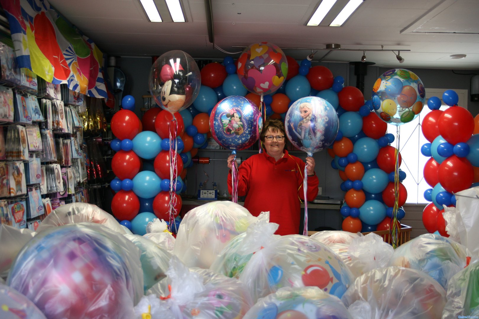 100 heliumballonnen gedoneerd aan instelling vanwege het coronavirus