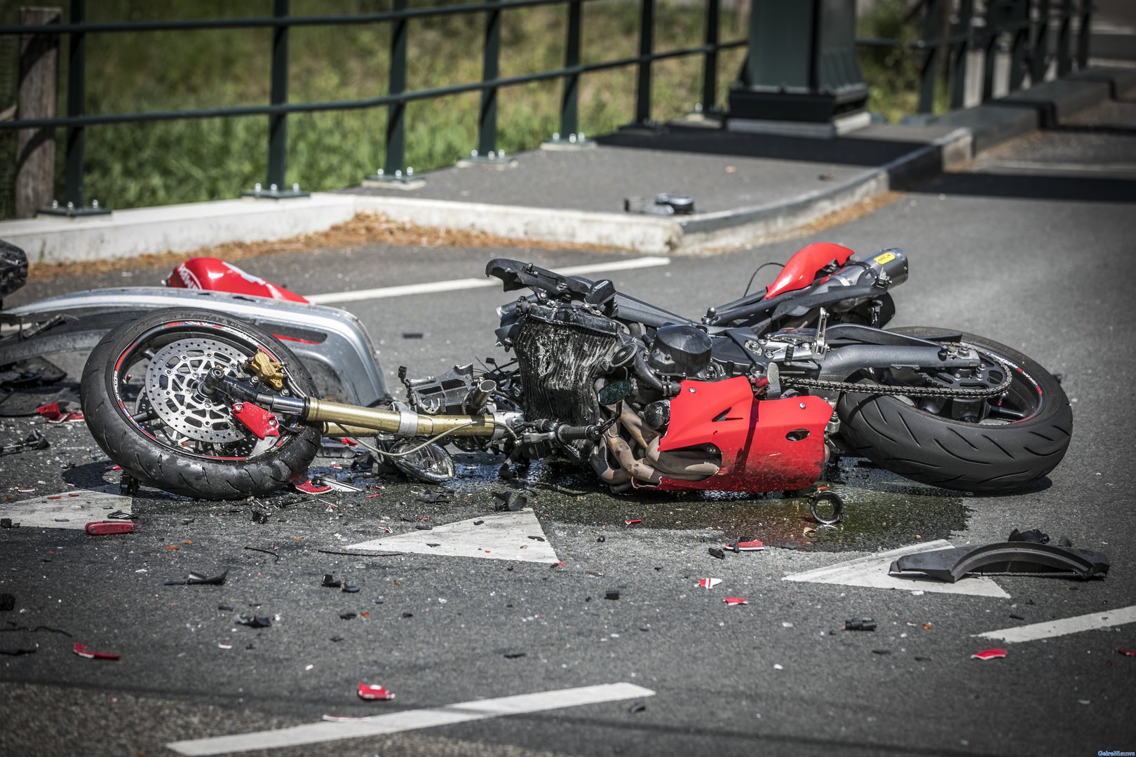 Motor in tweeën bij ernstig ongeval Eerbeek