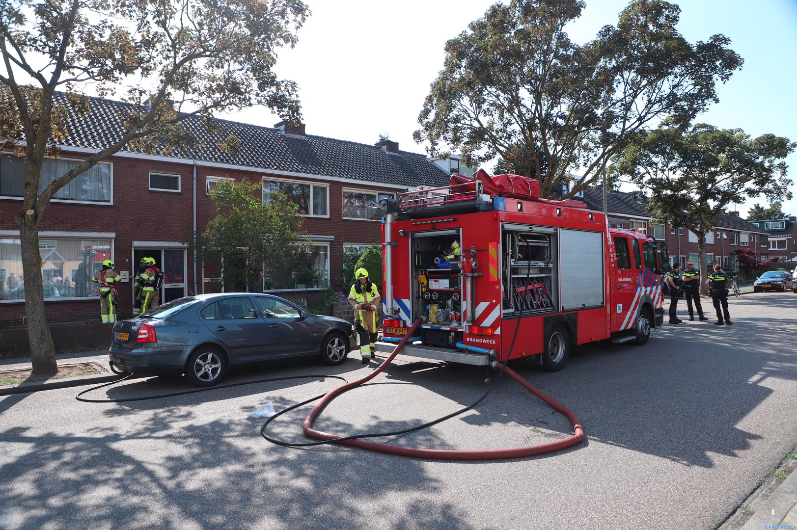 Straat afgesloten bij woningbrand Nijmegen