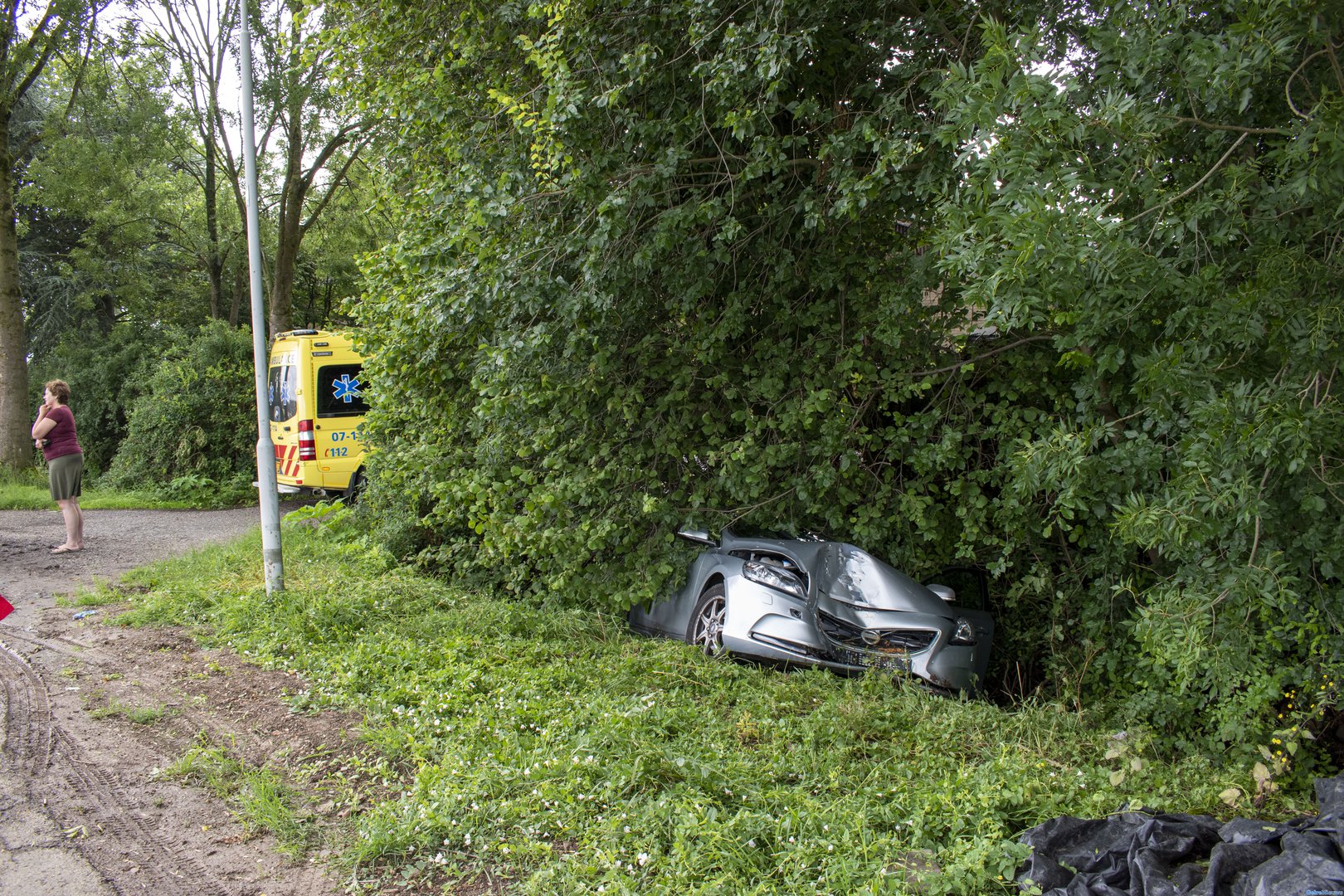 Inschattingsfout: auto via boom in sloot