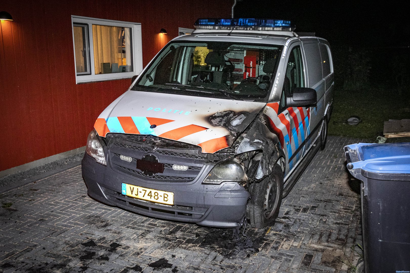 Politiebus in brand gestoken in Nijmegen