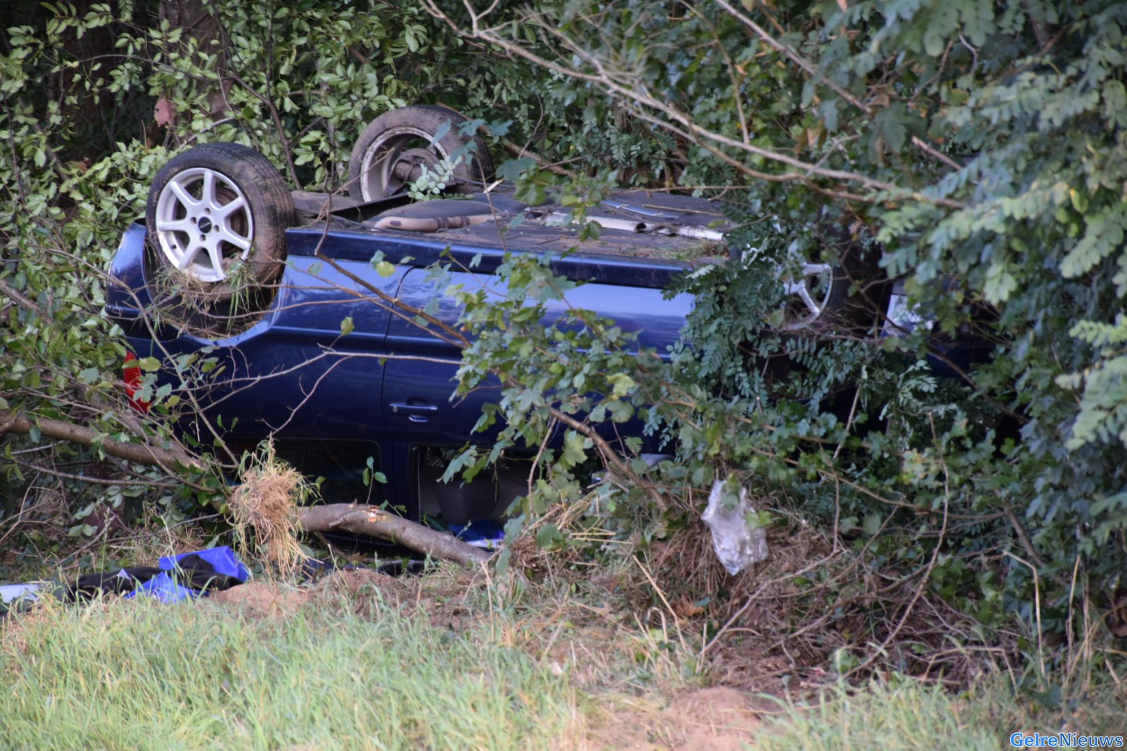 Auto slaat over de kop bij ongeval A326 Wijchen