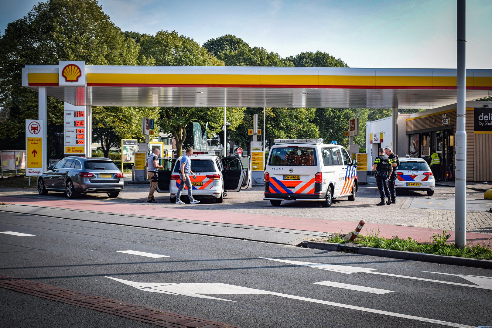 Twee arrestaties bij tankstation in Nijmegen