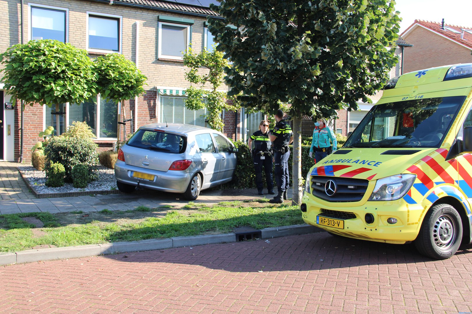 Auto belandt in voortuin bij ongeluk in Eerbeek