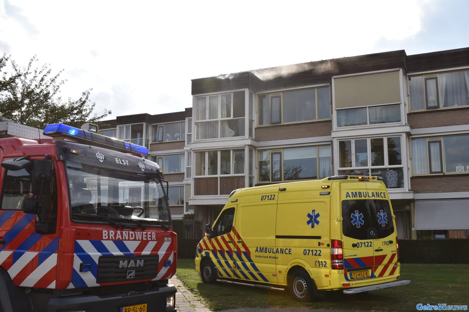 Brand in woning van appartementencomplex in Elst