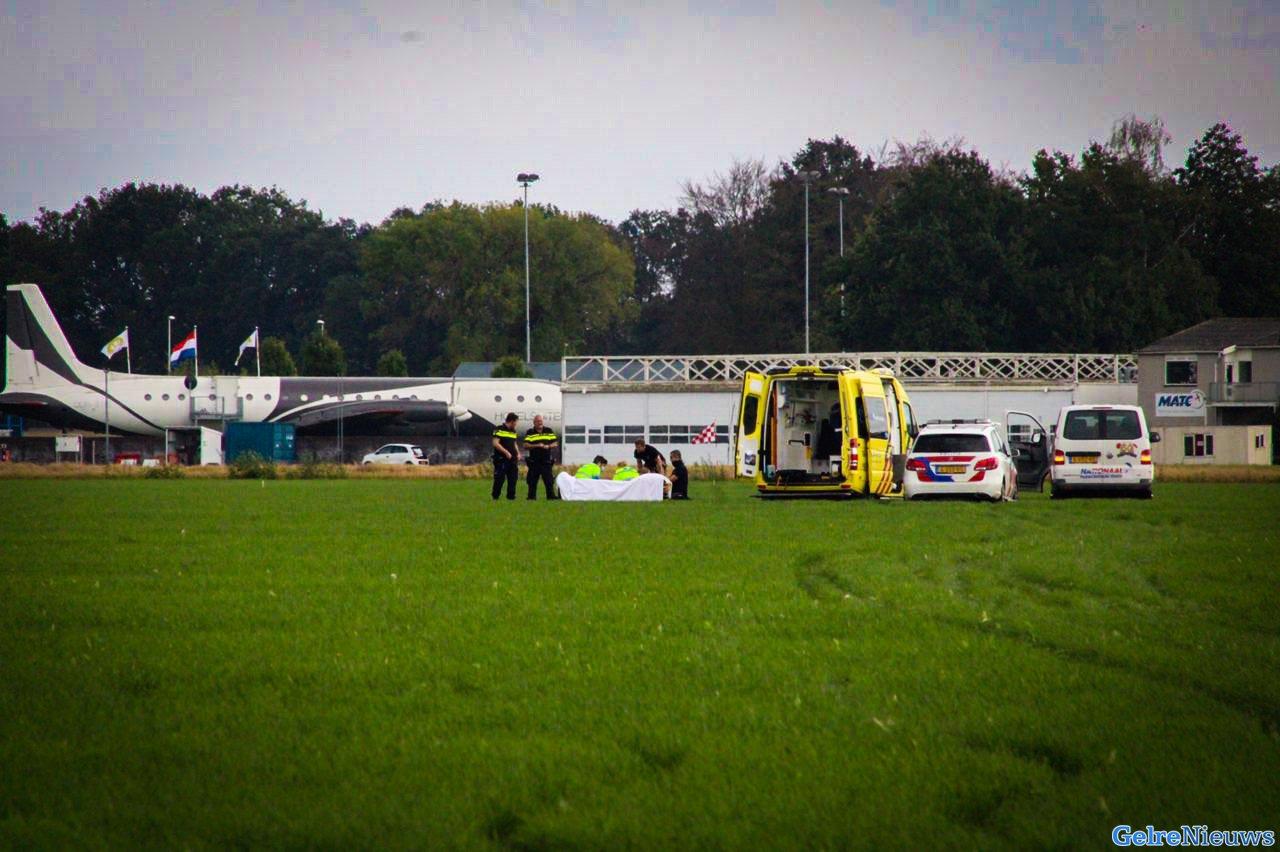 Twee parachutisten neergestort bij Teuge