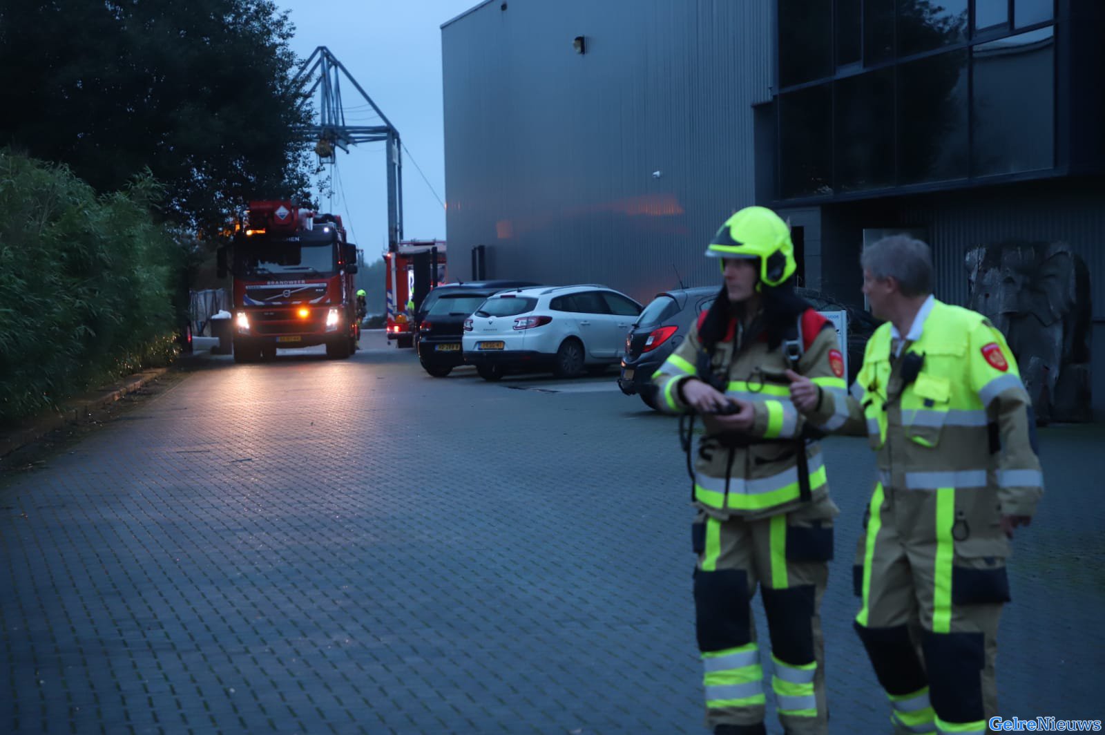 Rookoverlast en uitgevallen stroom bij bedrijf in Niftrik: brandweer groots uitgerukt