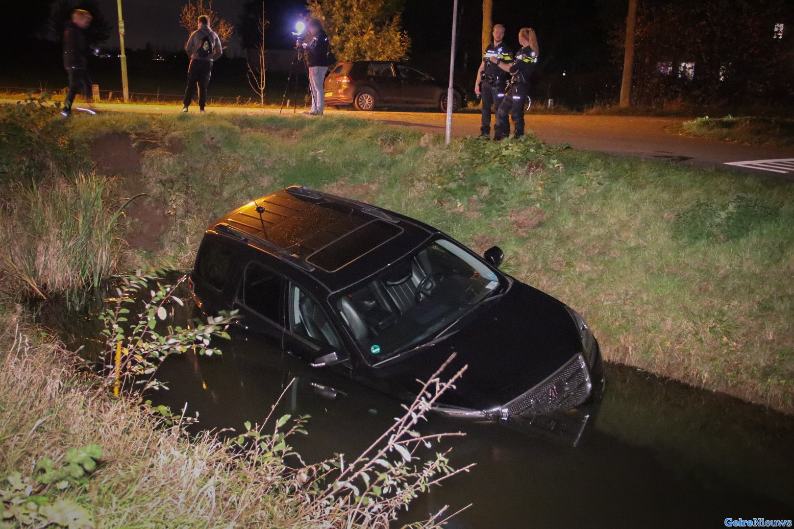 Automobilist belandt in de sloot bij Elst