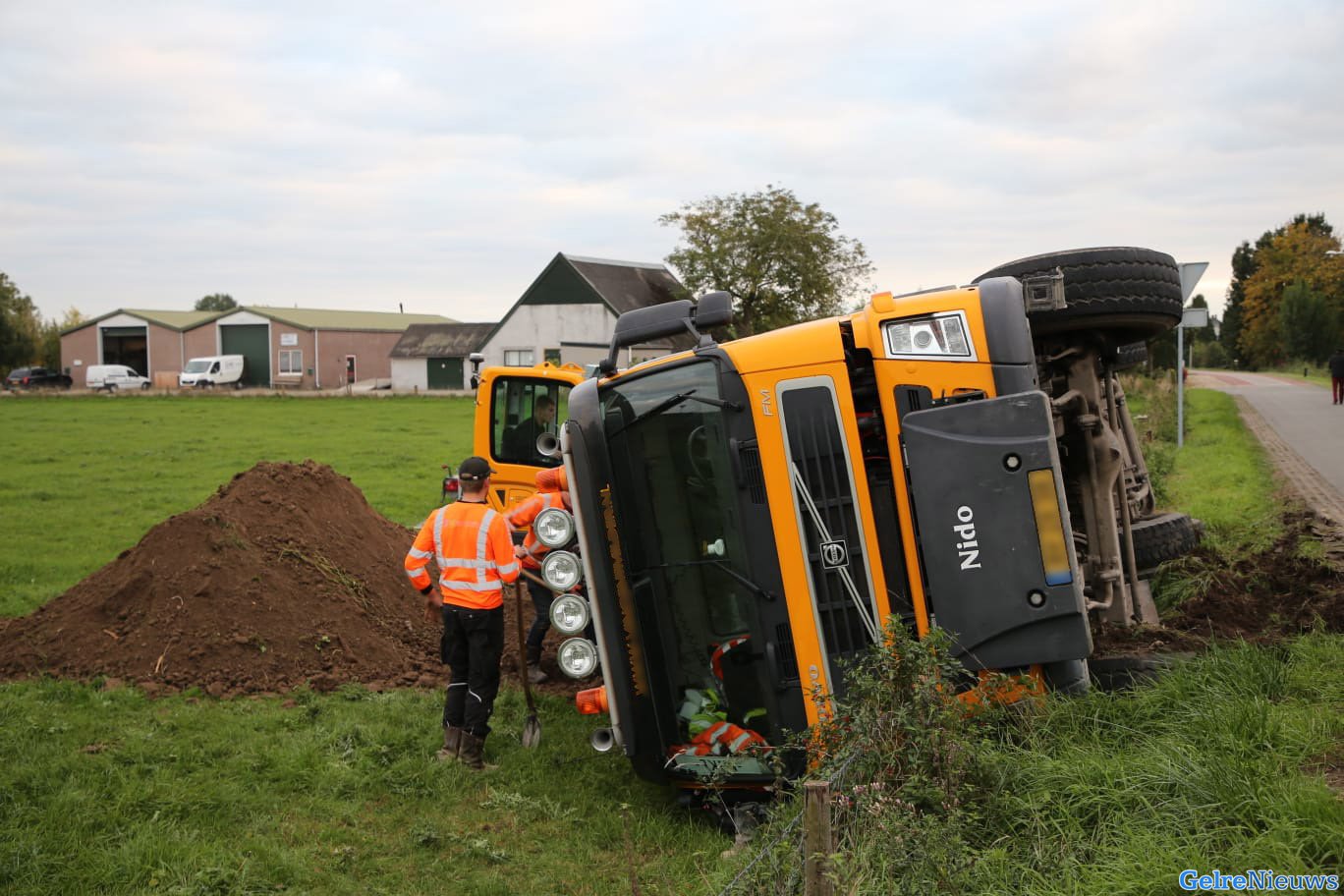 Knijperwagen gekanteld in Doornenburg