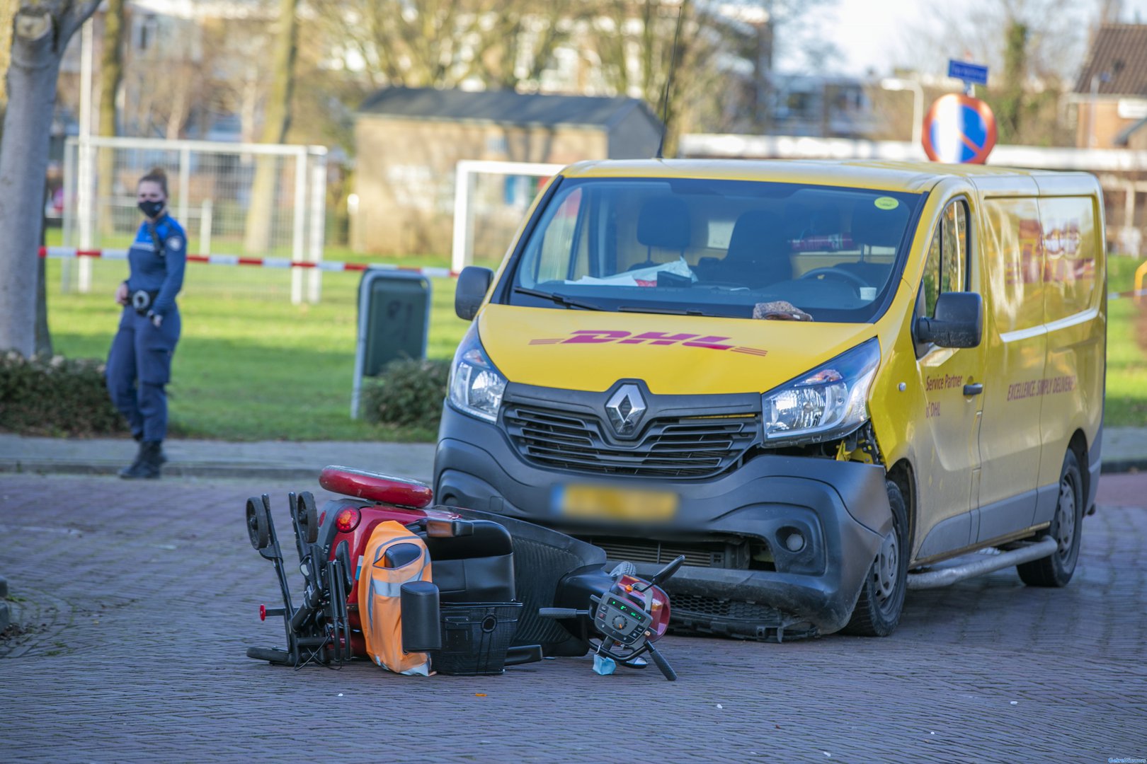 63-jarige man alsnog overleden na aanrijding met pakketbezorger