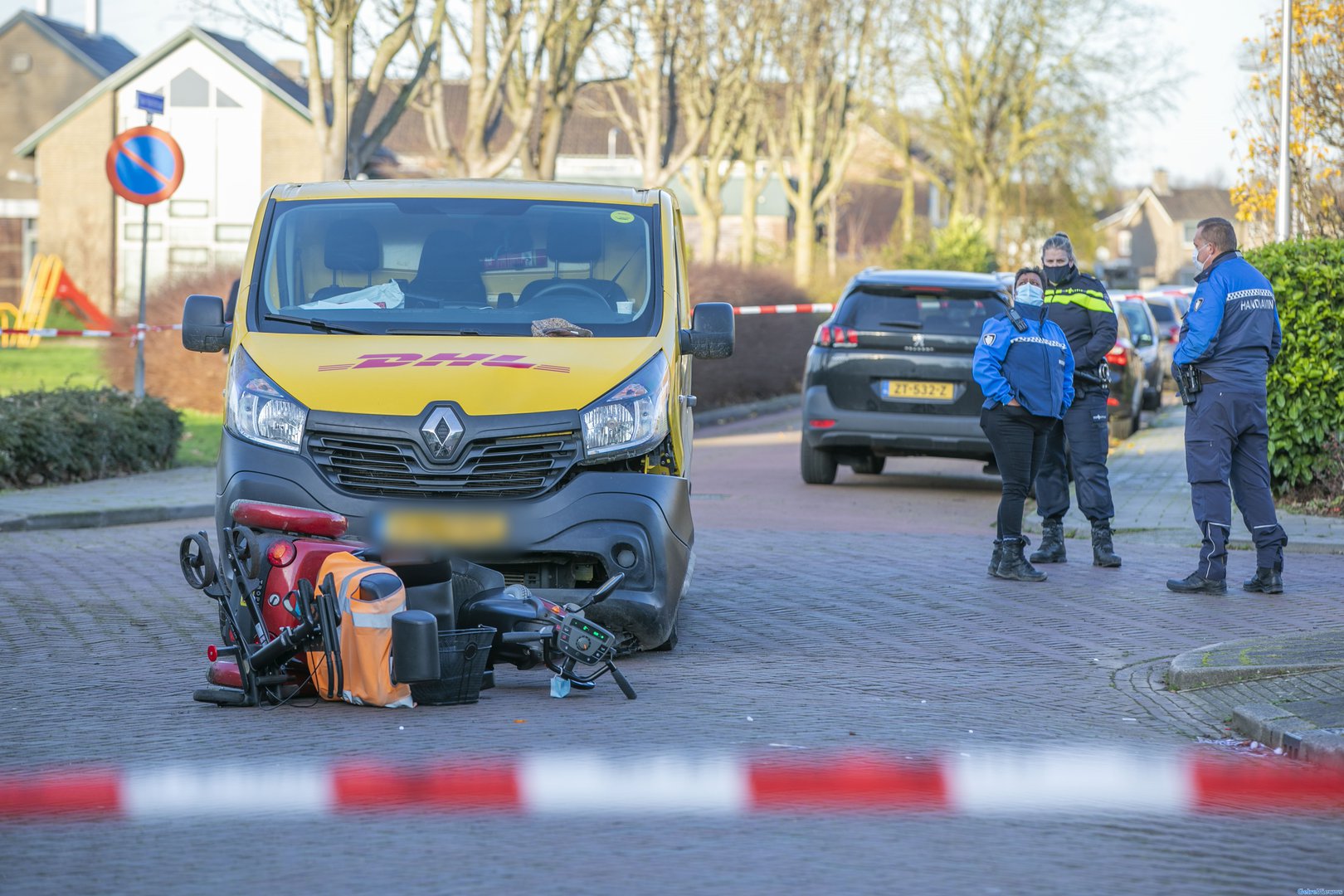 Scootmobieler zwaargewond na ongeval met pakketbezorger in Elst