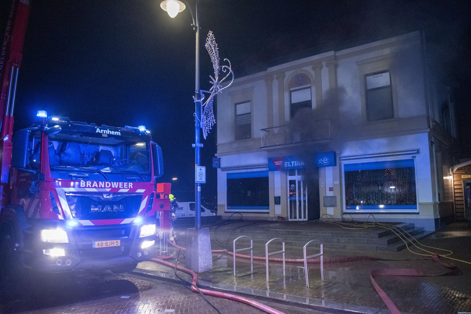 Forse brand bij elektronica winkel Bemmel