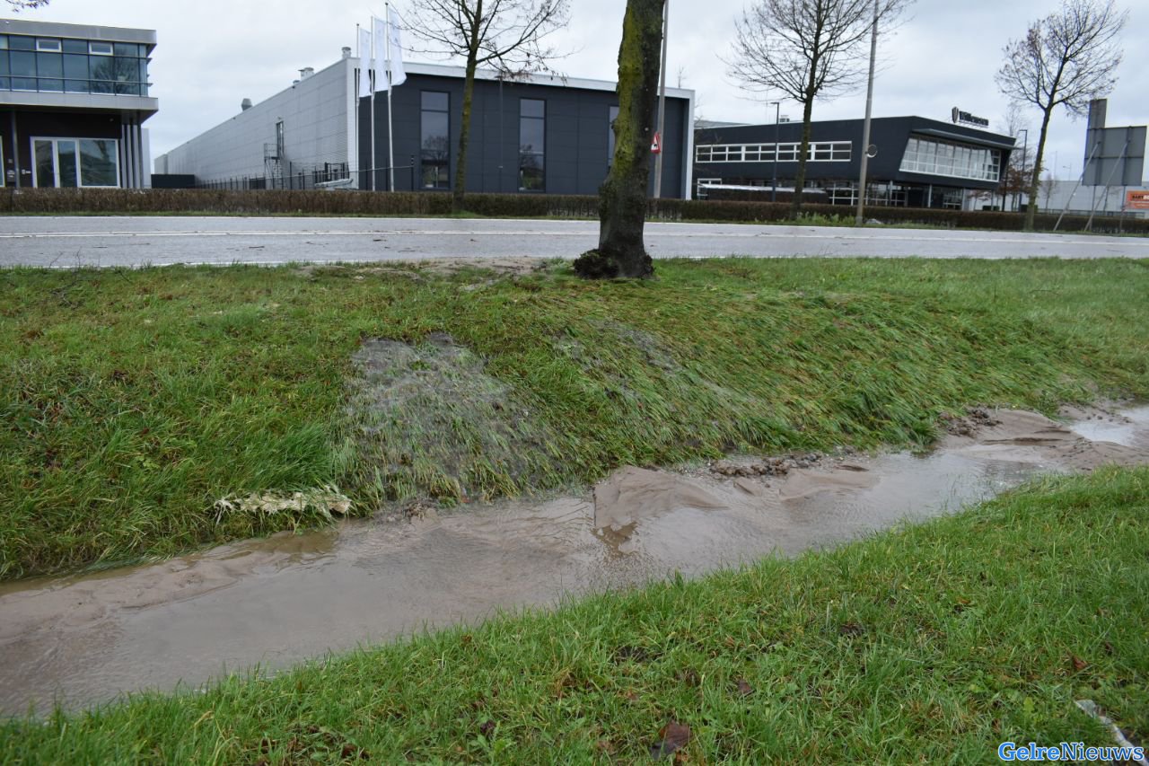 Hoofdwaterleiding gesprongen in Huissen